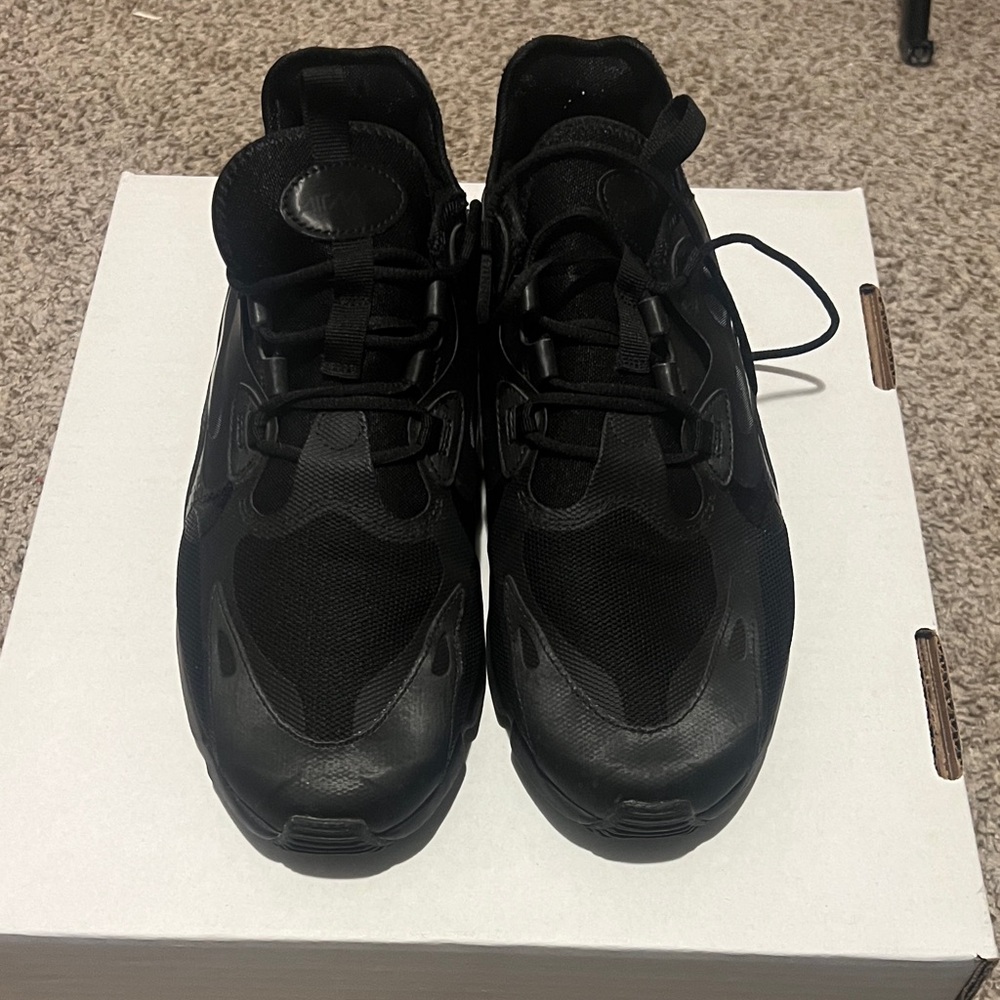 Nike Black Air Max Sneakers - Picture 2 of 2